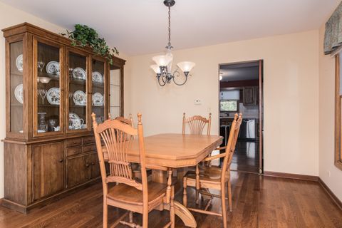 Tiny photo for 1956 N Lake Arlington Drive, Arlington Heights, IL 60004 (MLS # 12497172)