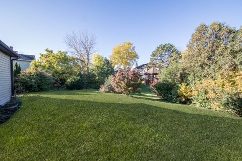 Tiny photo for 1956 N Lake Arlington Drive, Arlington Heights, IL 60004 (MLS # 12497172)