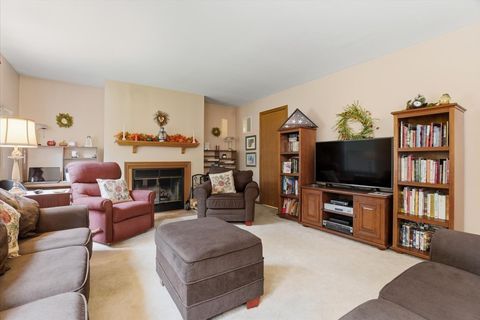 Tiny photo for 66 W Lindsay Drive, Round Lake Beach, IL 60073 (MLS # 12476081)