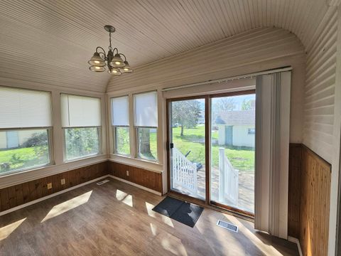 Tiny photo for 602 NE 2nd Street, Aledo, IL 61231 (MLS # 12623120)