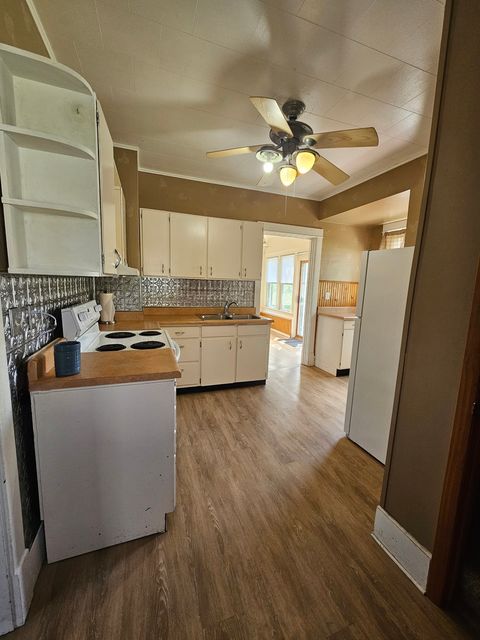 Tiny photo for 602 NE 2nd Street, Aledo, IL 61231 (MLS # 12623120)