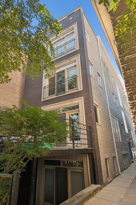 Photo of 908 N Paulina Street #3, Chicago, IL 60622 (MLS # 12693320)