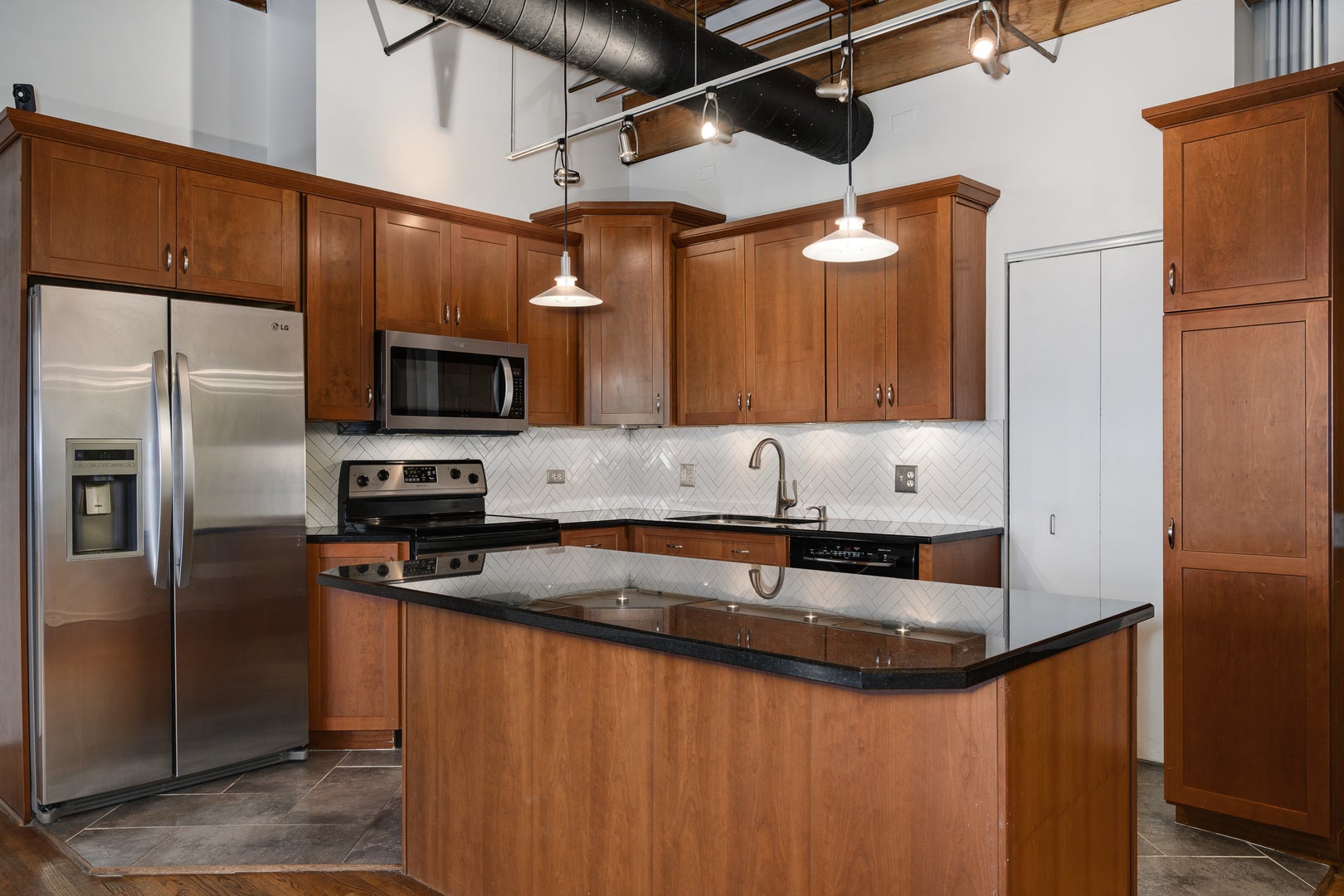 331 S PEORIA Street 405