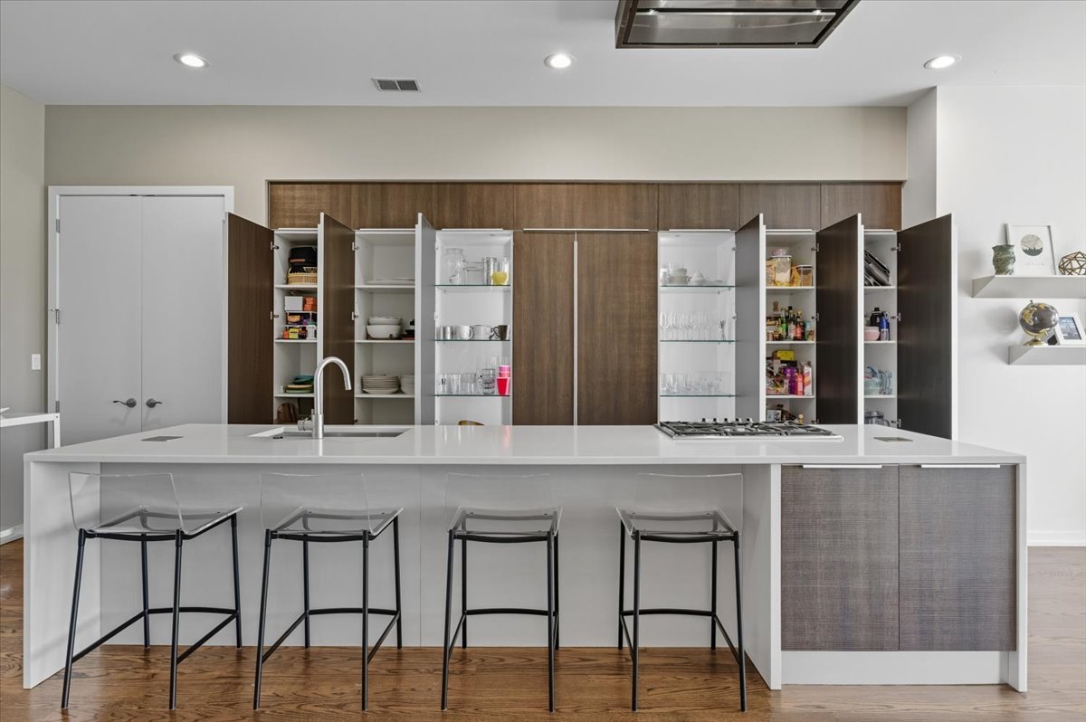 756 N Leavitt Street 3SW