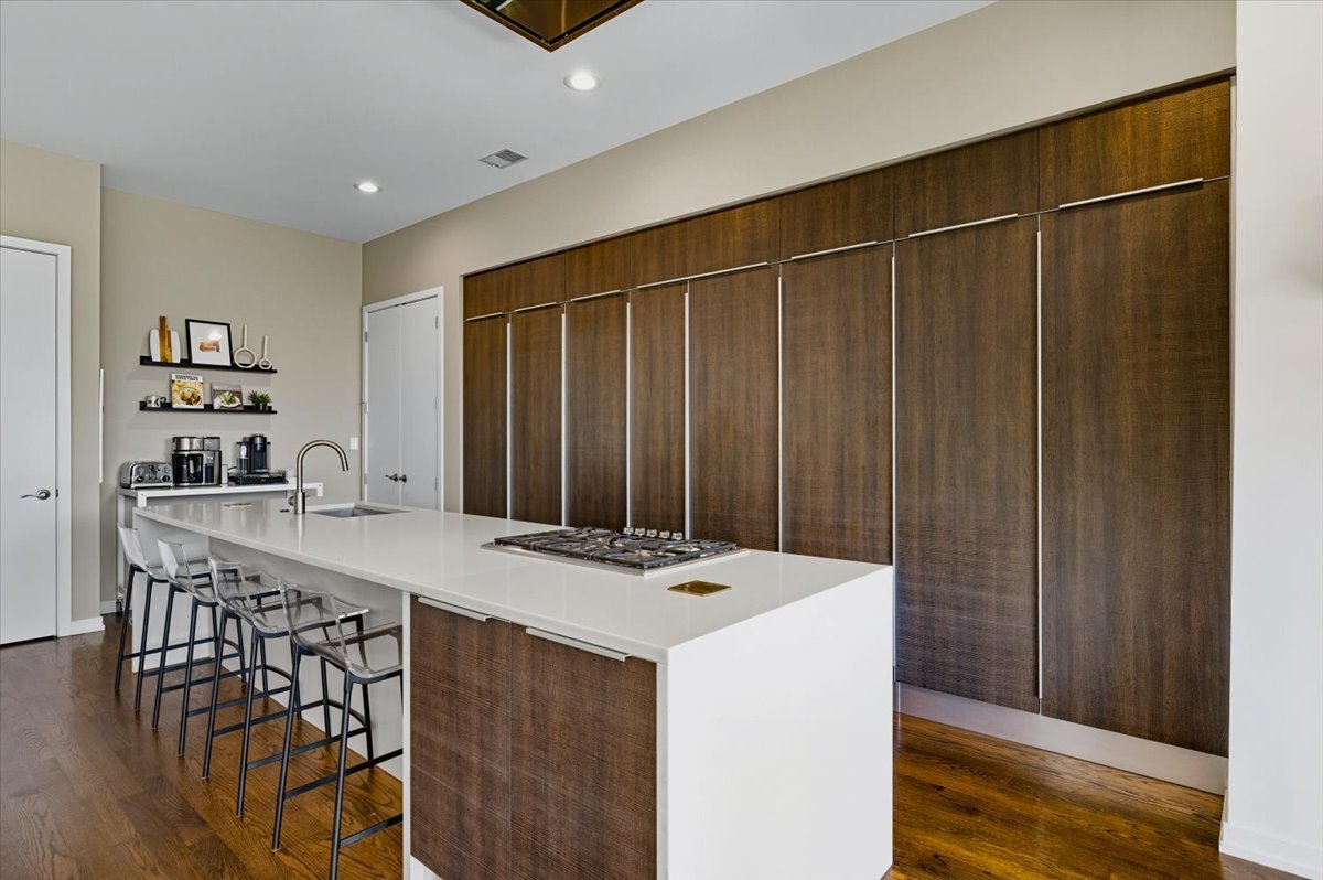 756 N Leavitt Street 3SW