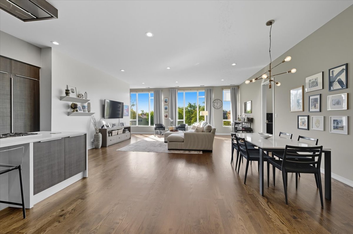 756 N Leavitt Street 3SW