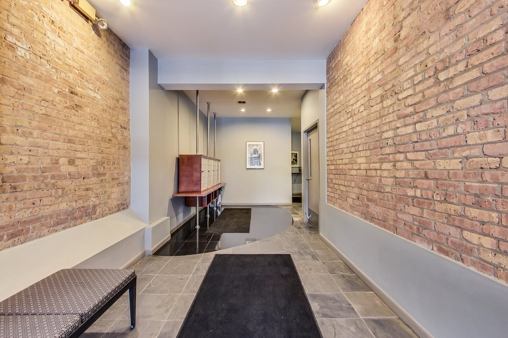 3323 N PAULINA Street 4E