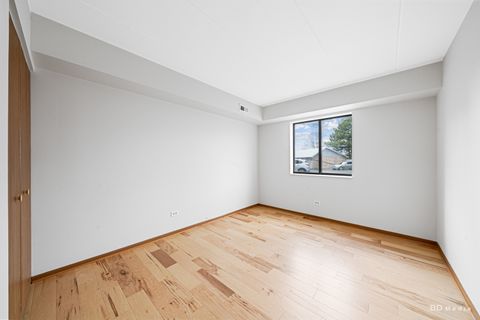 Tiny photo for 13240 W Circle Drive Parkway #304, Crestwood, IL 60418 (MLS # 12607746)