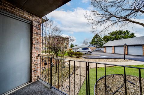 Tiny photo for 13240 W Circle Drive Parkway #304, Crestwood, IL 60418 (MLS # 12607746)