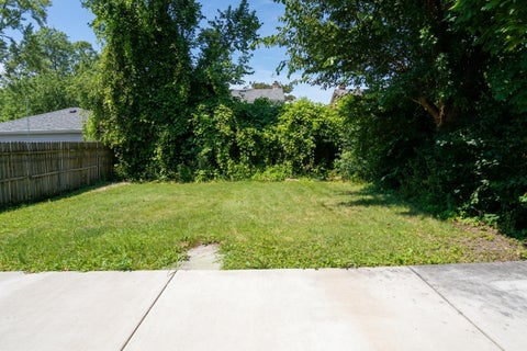 Tiny photo for 9406 N Oak Avenue, Des Plaines, IL 60016 (MLS # 12754256)