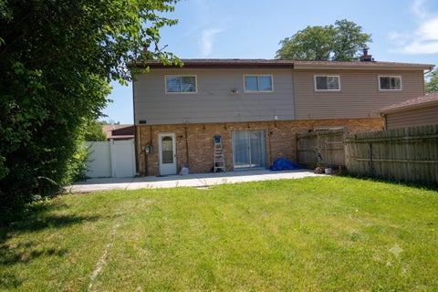 Tiny photo for 9406 N Oak Avenue, Des Plaines, IL 60016 (MLS # 12754256)
