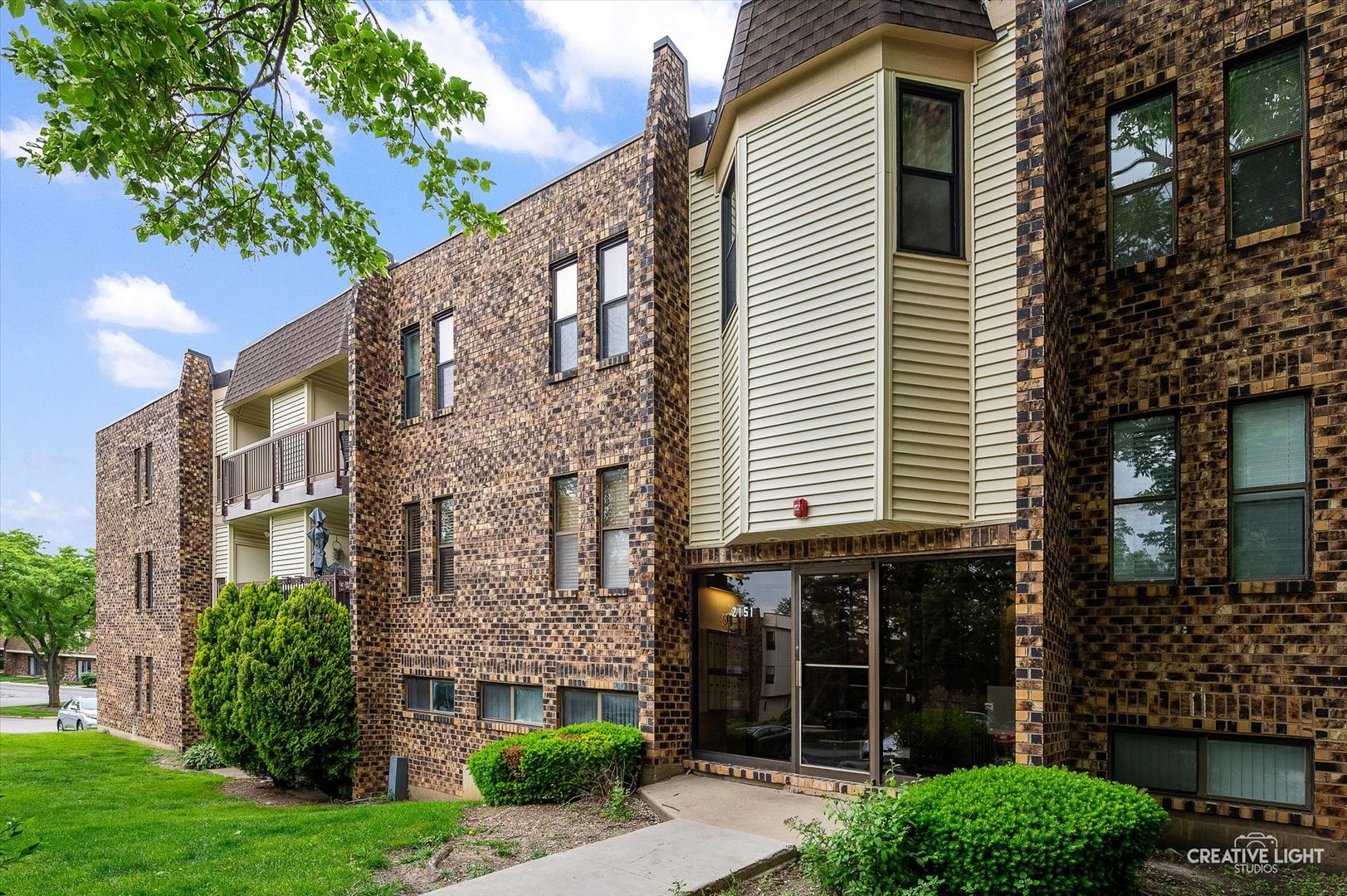 2151 COUNTRY CLUB Drive 6