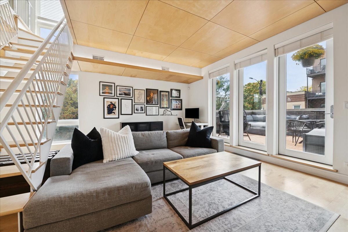 1915 N Damen Avenue A