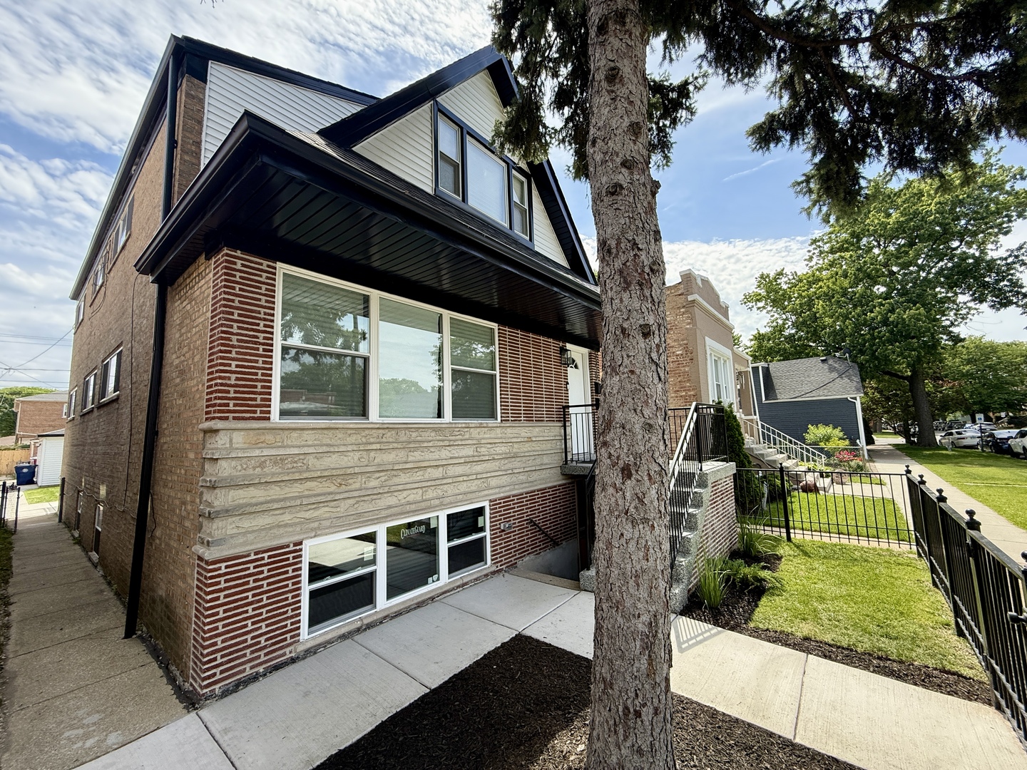5329 W 30th Place