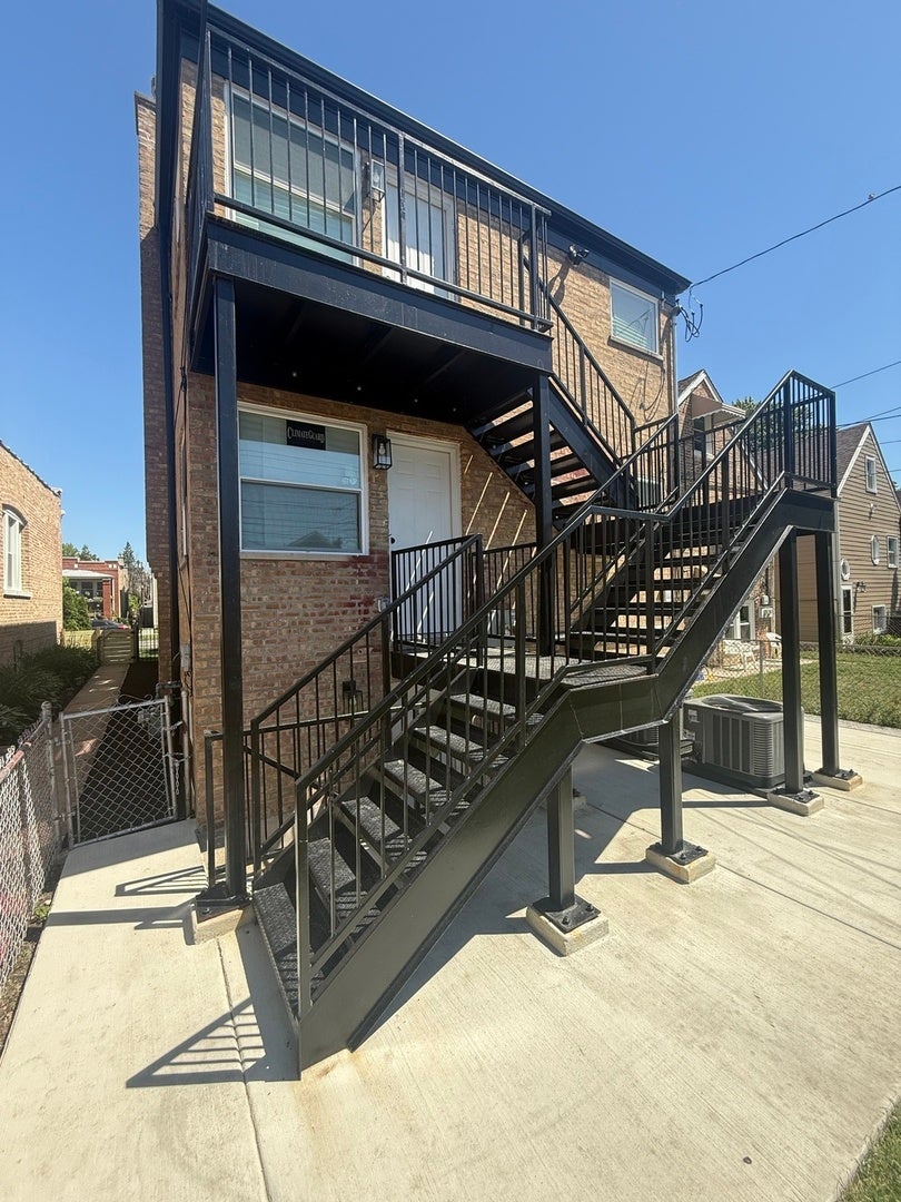 5329 W 30th Place
