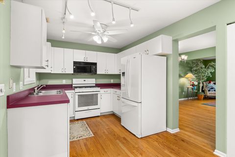 Tiny photo for 122 Cinderford Court, Oswego, IL 60543 (MLS # 12599844)