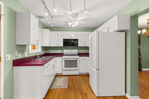 Tiny photo for 122 Cinderford Court, Oswego, IL 60543 (MLS # 12599844)