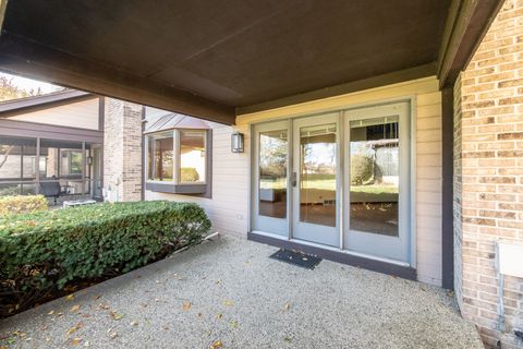 Tiny photo for 1711 Pebble Beach Court, Hoffman Estates, IL 60169 (MLS # 12494671)