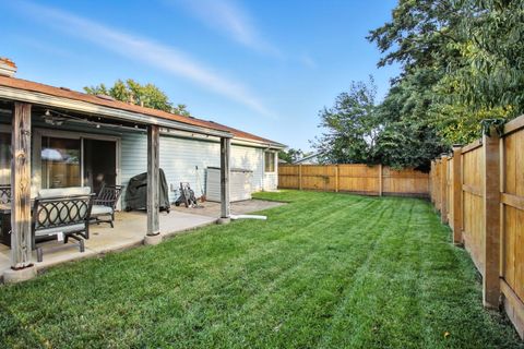 Tiny photo for 227 Lexington Drive, Bolingbrook, IL 60440 (MLS # 12464078)