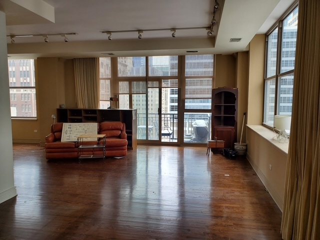 212 W Washington Street 1805