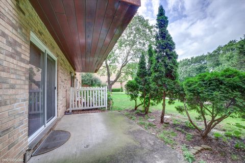 Tiny photo for 712 W DEMPSTER Street #FG10, Mount Prospect, IL 60056 (MLS # 12481984)