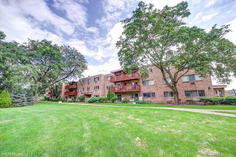 Tiny photo for 712 W DEMPSTER Street #FG10, Mount Prospect, IL 60056 (MLS # 12481984)