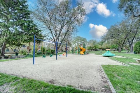 Tiny photo for 712 W DEMPSTER Street #FG10, Mount Prospect, IL 60056 (MLS # 12481984)