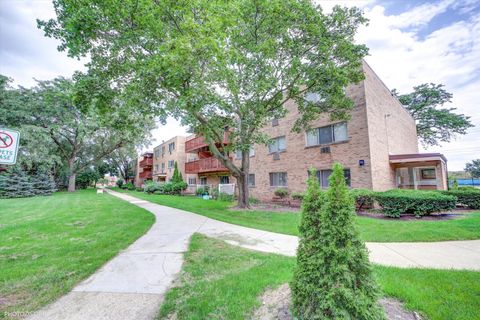 Tiny photo for 712 W DEMPSTER Street #FG10, Mount Prospect, IL 60056 (MLS # 12481984)