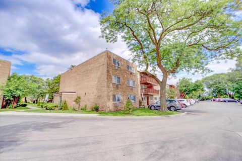 Tiny photo for 712 W DEMPSTER Street #FG10, Mount Prospect, IL 60056 (MLS # 12481984)