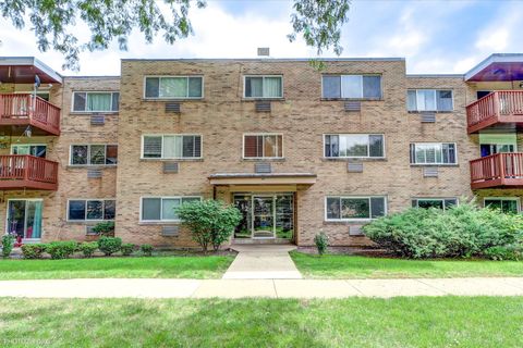Tiny photo for 712 W DEMPSTER Street #FG10, Mount Prospect, IL 60056 (MLS # 12481984)
