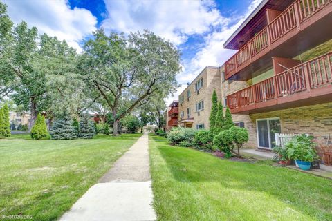 Tiny photo for 712 W DEMPSTER Street #FG10, Mount Prospect, IL 60056 (MLS # 12481984)