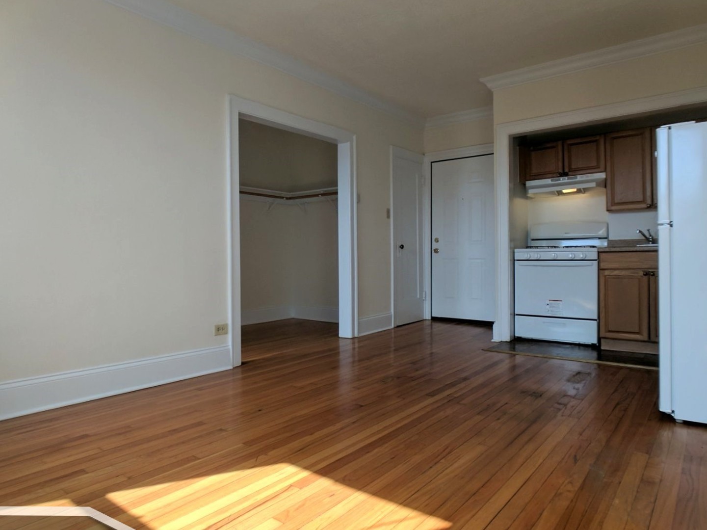 2737 N Spaulding Avenue 221