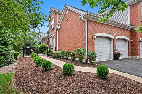 Photo of 4 Lakebreeze Court, Lake Zurich, IL 60047 (MLS # 12710762)