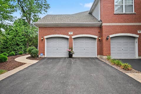 Tiny photo for 4 Lakebreeze Court, Lake Zurich, IL 60047 (MLS # 12710762)