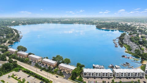 Tiny photo for 4 Lakebreeze Court, Lake Zurich, IL 60047 (MLS # 12710762)