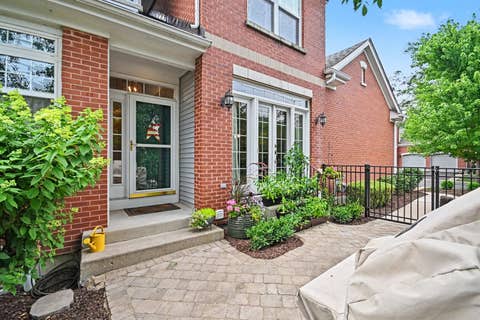 Tiny photo for 4 Lakebreeze Court, Lake Zurich, IL 60047 (MLS # 12710762)