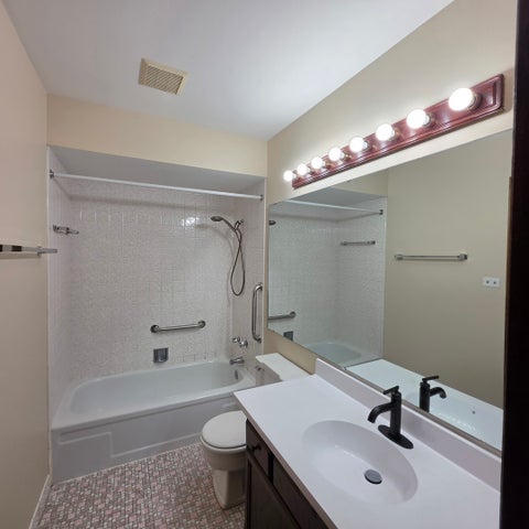 Tiny photo for 1 Stony Creek Drive #1B, Palos Hills, IL 60465 (MLS # 12766303)
