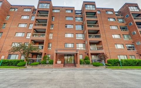 600 Naples Court 107 Glenview IL 60025