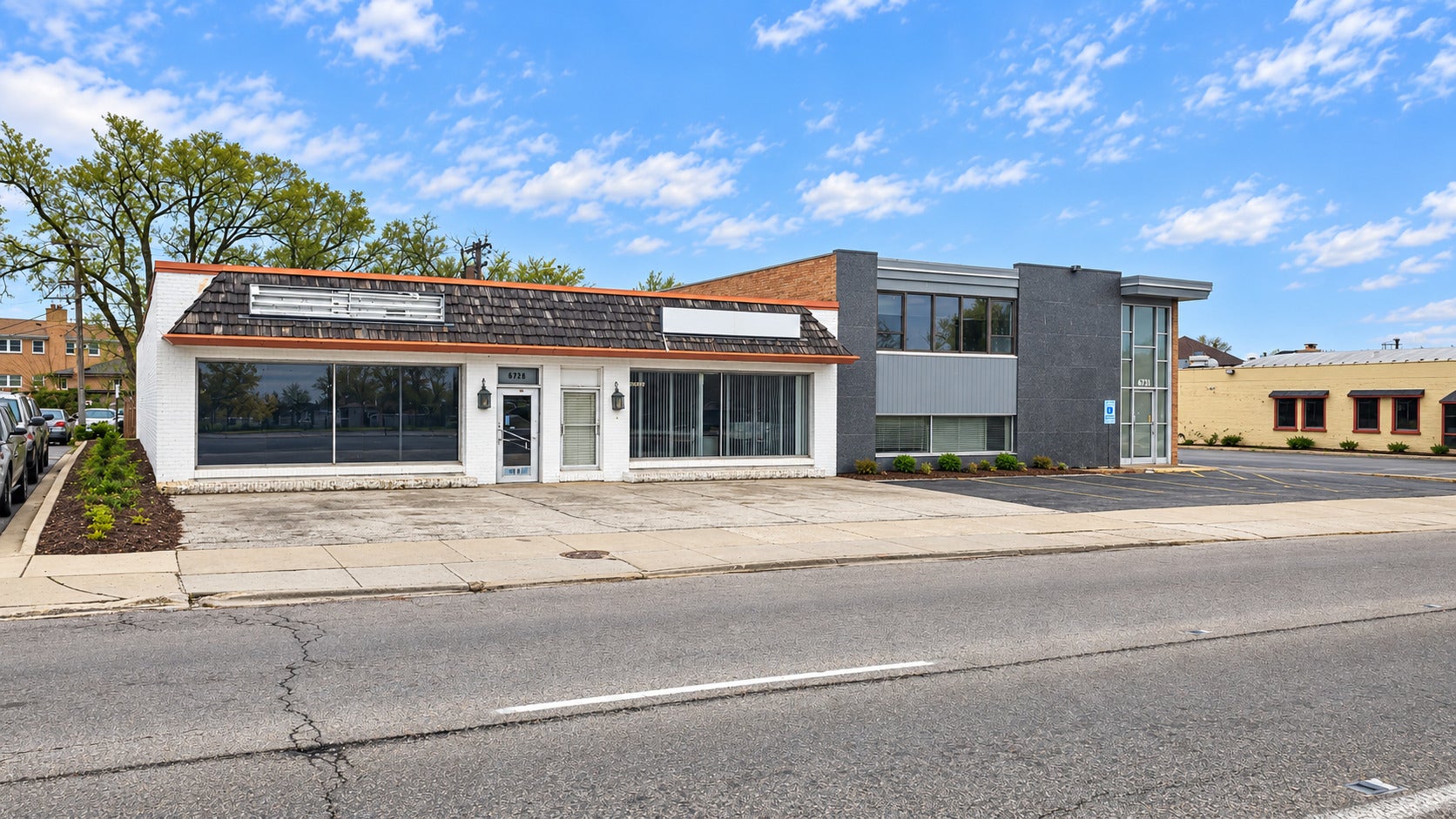 6731-6733 N Lincoln Avenue