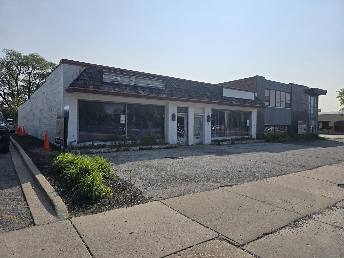 6731-6733 N Lincoln Avenue