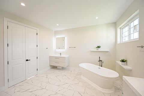 Tiny photo for 602 Glenshire Road, Glenview, IL 60025 (MLS # 12580839)