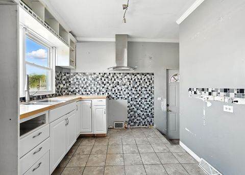Tiny photo for 3310 Highland Avenue, Berwyn, IL 60402 (MLS # 12445410)