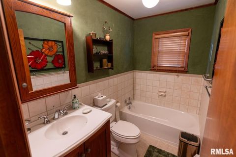 Tiny photo for 127 W Homer Street, Harrisburg, IL 62946 (MLS # EB460650)