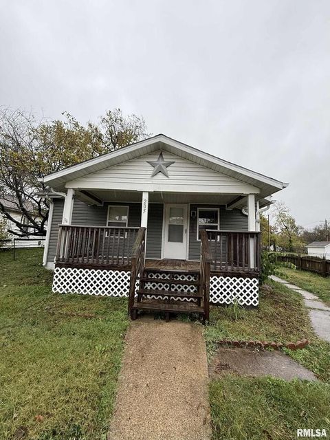 Photo of 205 N PLUM Street, Desoto, IL 62924 (MLS # QC4268842)