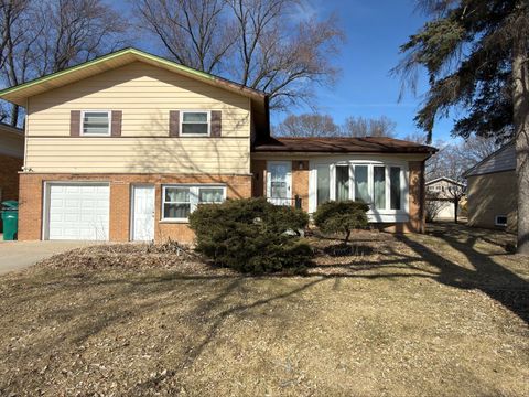 Photo of 10 Linden Avenue, Buffalo Grove, IL 60089 (MLS # 12580254)