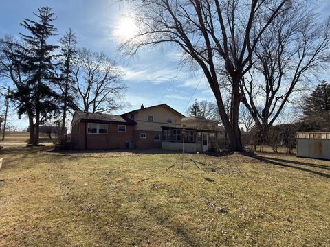 Tiny photo for 10 Linden Avenue, Buffalo Grove, IL 60089 (MLS # 12580254)