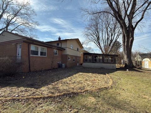 Tiny photo for 10 Linden Avenue, Buffalo Grove, IL 60089 (MLS # 12580254)