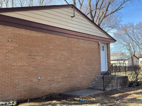 Tiny photo for 10 Linden Avenue, Buffalo Grove, IL 60089 (MLS # 12580254)