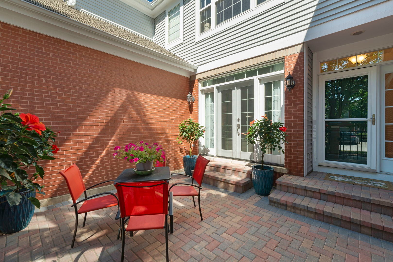 55 Lakebreeze Court