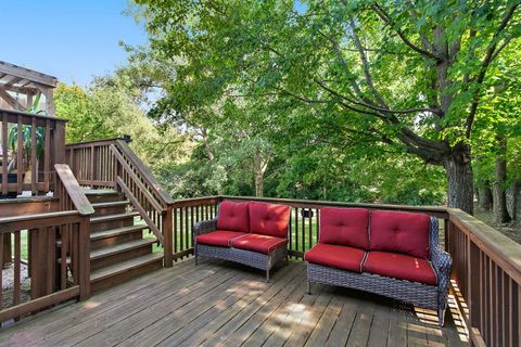 Tiny photo for 609 River Bluff Drive, Carpentersville, IL 60110 (MLS # 12687380)